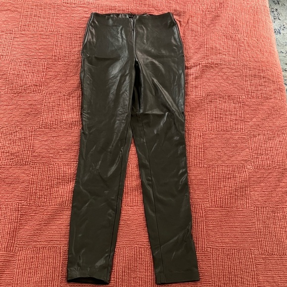 Guess black stretchy leather like pants fits women’s smaller size see photos - Picture 1 of 13